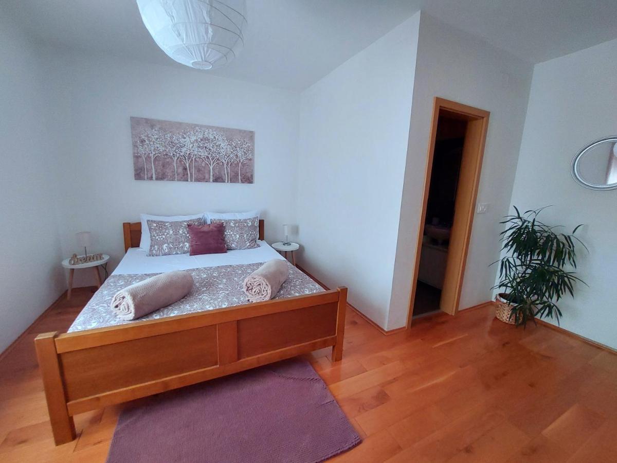 La Palma Apartment Pakostane Bagian luar foto