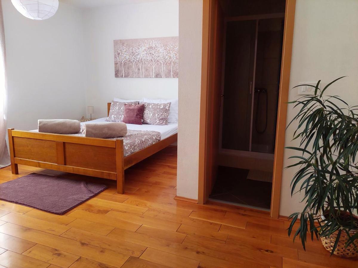 La Palma Apartment Pakostane Bagian luar foto